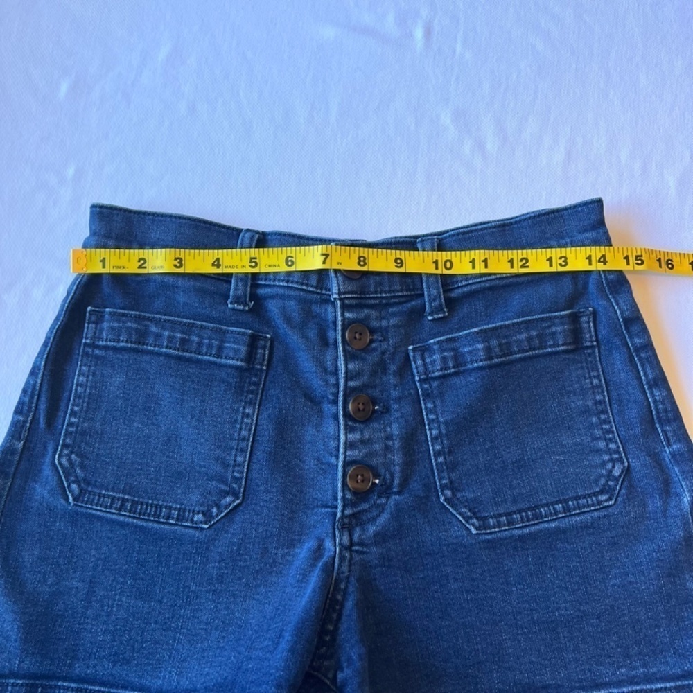 *FIRM PRICE* J. Crew button front denim shorts with front patch pockets sz 28 - Picture 4 of 9